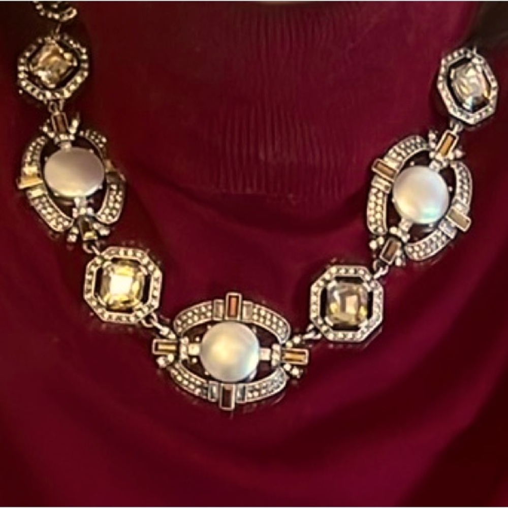 Stunning statement White House Black Market necklace - Picture 2 of 5